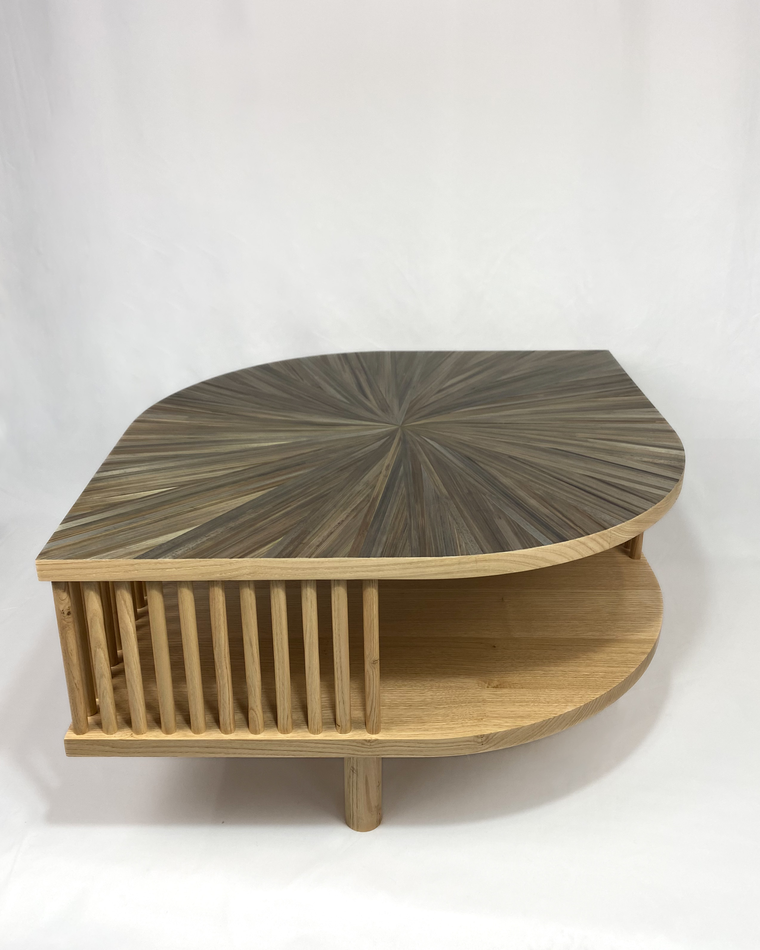 Table basse en marqueterie de paille
