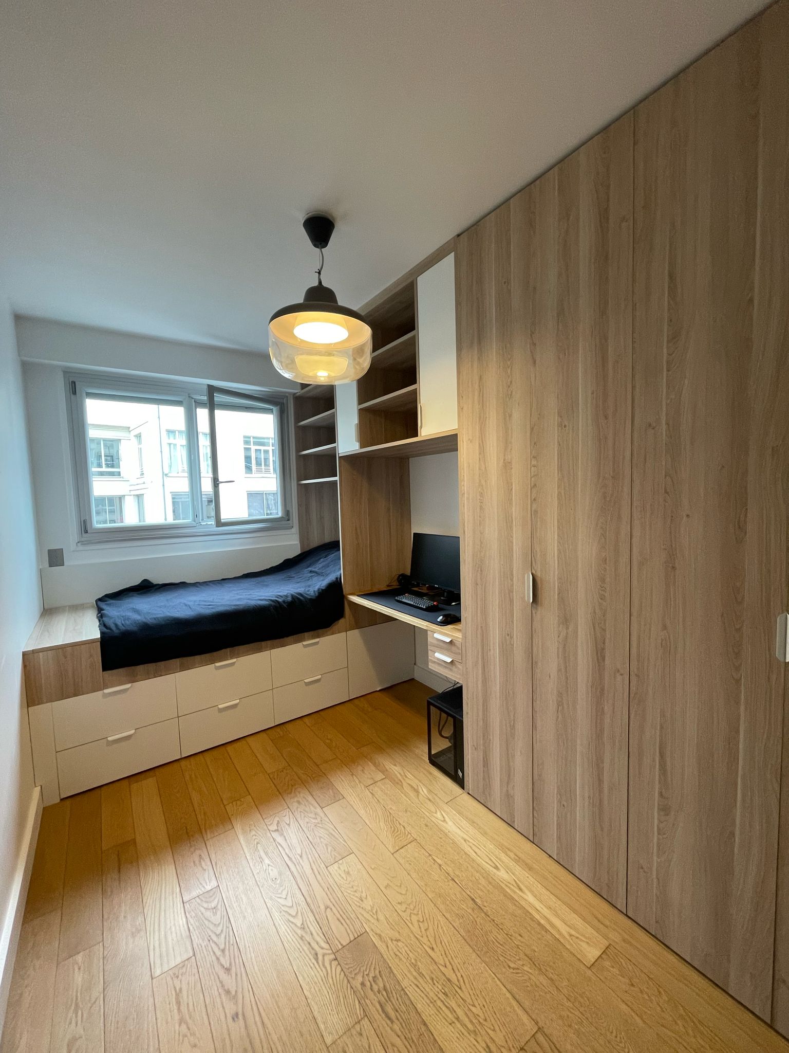 Agencement de chambre/bureau